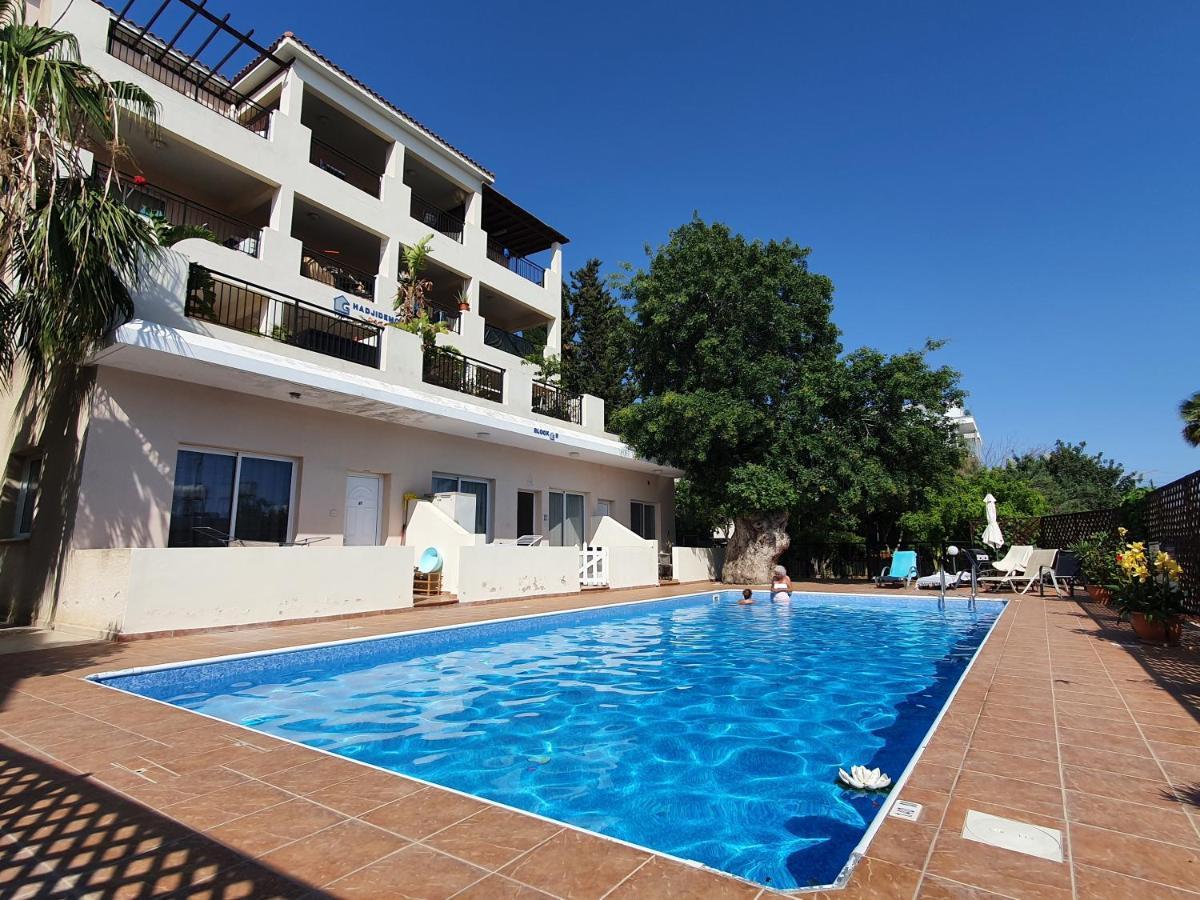 Homesweethome Paphos Bagian luar foto