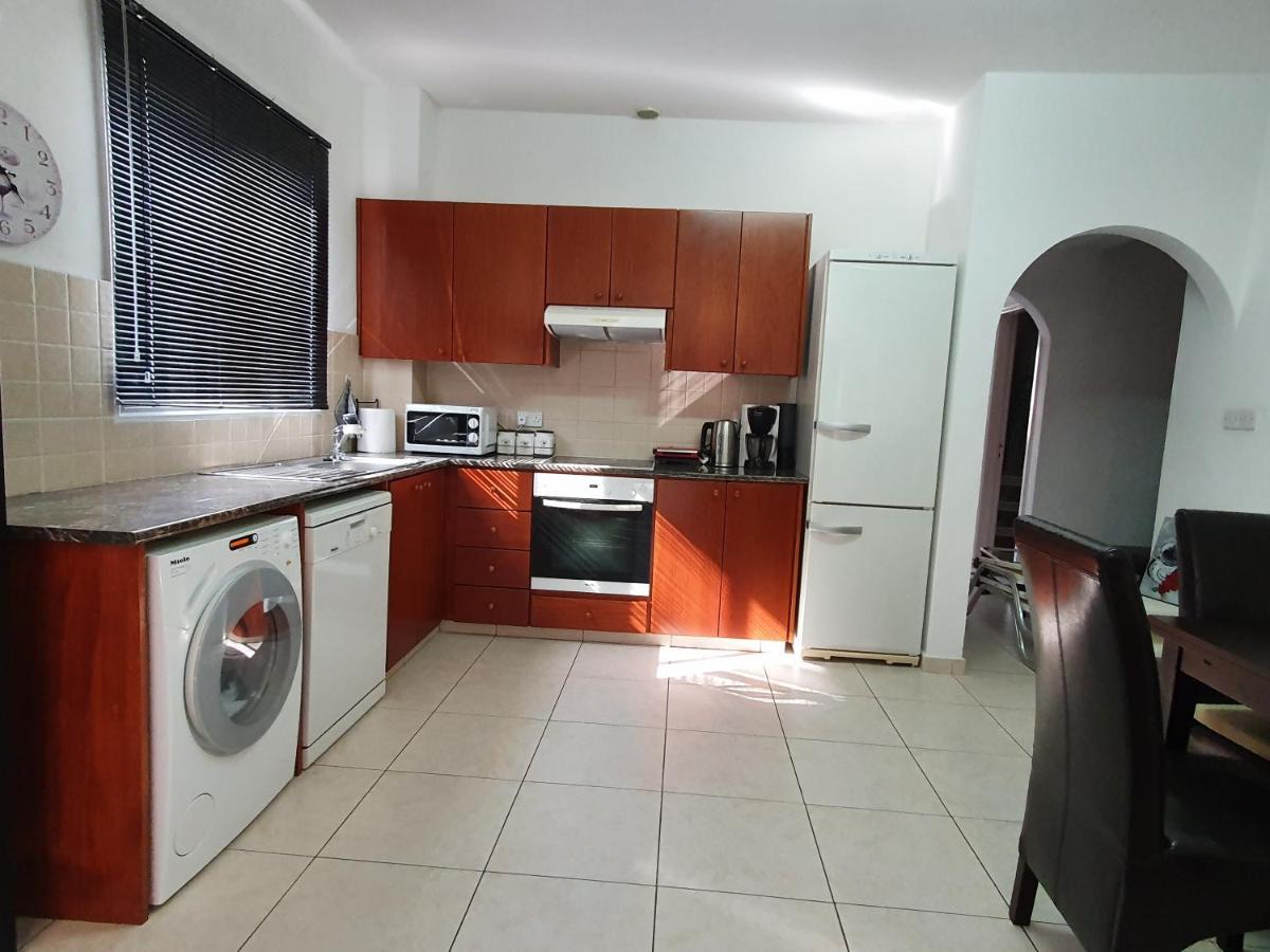 Homesweethome Paphos Bagian luar foto